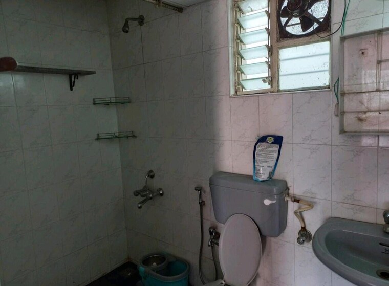 Bathroom, mantri-residency 2.5 Bedroom 1400 Sq.Ft. Apartment In Gottigere Bangalore 9684298