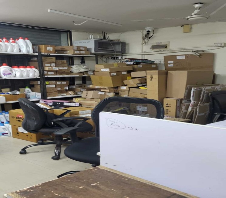 Gym, dadar east Commercial Shop 550 Sq.Ft. In Dadar East Mumbai 9684353