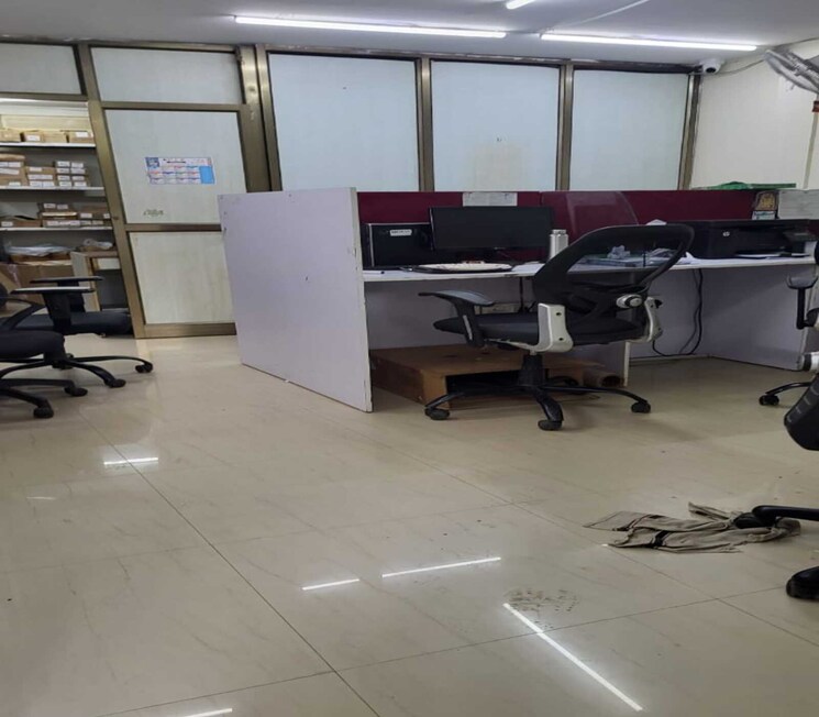 Team Area, dadar east Commercial Shop 550 Sq.Ft. In Dadar East Mumbai 9684353