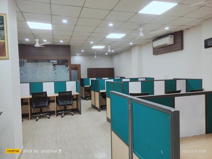Team Area, sector 16 Commercial Office Space 2200 Sq.Ft. In Sector 16 Noida 9684630