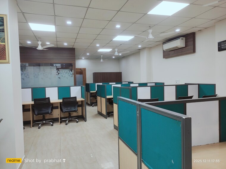 Team Area, sector 16 Commercial Office Space 2200 Sq.Ft. In Sector 16 Noida 9684630