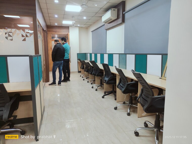 Team Area, sector 16 Commercial Office Space 2200 Sq.Ft. In Sector 16 Noida 9684630