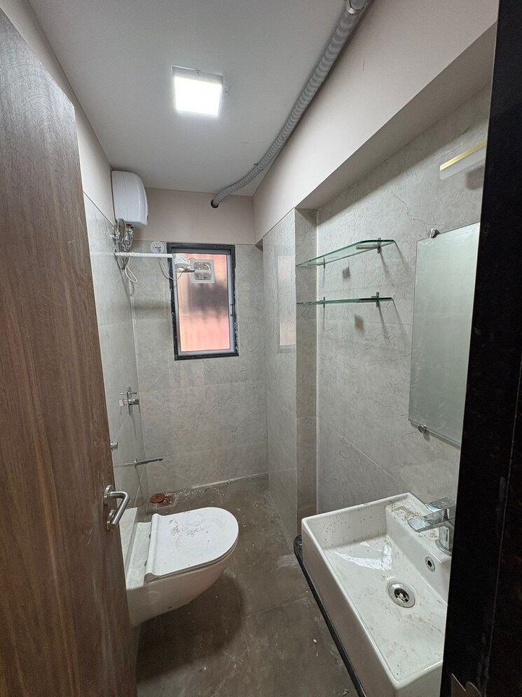Attached Bathroom, khar west 2 Bedroom 700 Sq.Ft. Apartment In Khar West Mumbai 9684564