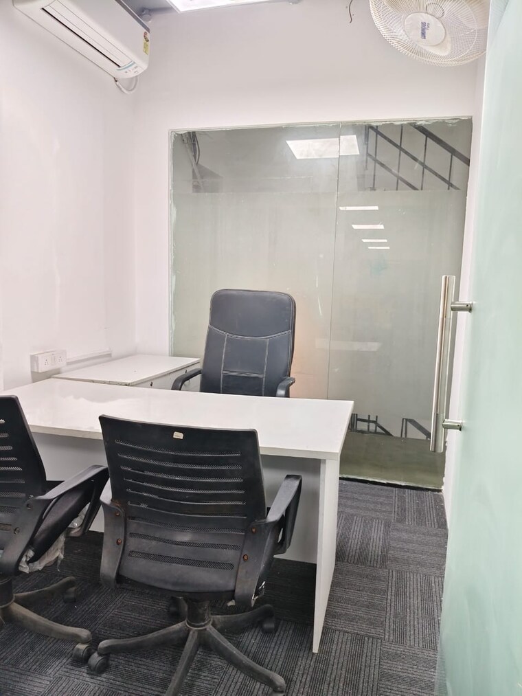Team Area, sector 63 Commercial Office Space 1500 Sq.Ft. In Sector 63 Noida 9684631