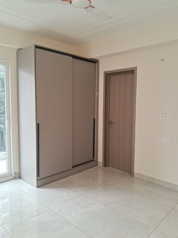 Furnished Amenities in 4 BHK Apartment at SG Vista, Raj Nagar Extension – for Sale