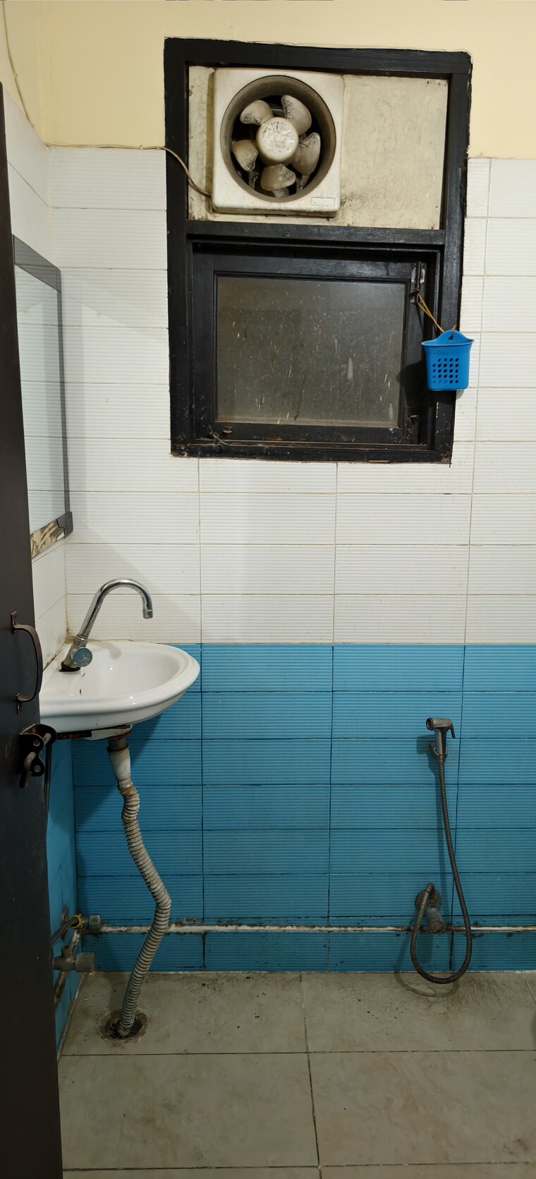 Bathroom, dlf city phase 3 1 Bedroom 755 Sq.Ft. Builder Floor In Dlf City Phase 3 Gurgaon 9684886