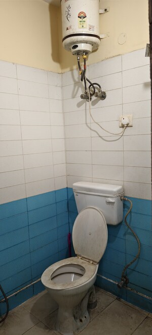 Bathroom in 1 BHK Builder Floor at Dlf City Phase 3 – for Rent