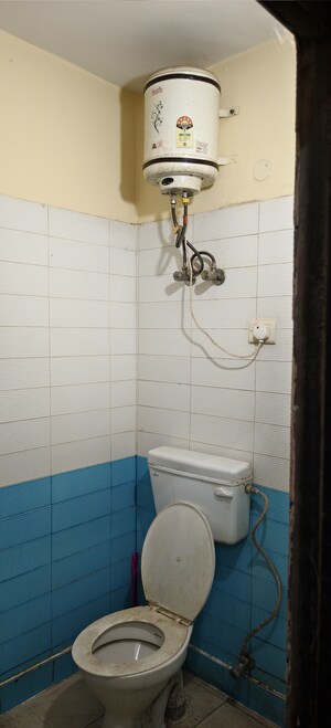 Bathroom in 1 BHK Builder Floor at Dlf City Phase 3 – for Rent