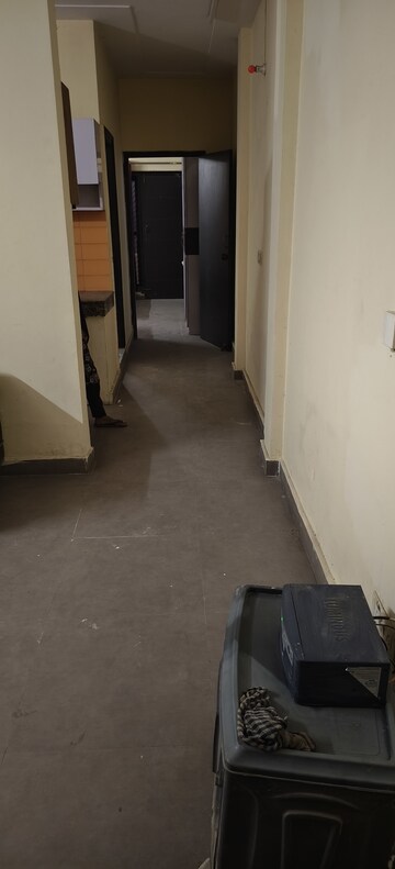 Room in 1 BHK Builder Floor at Dlf City Phase 3 – for Rent