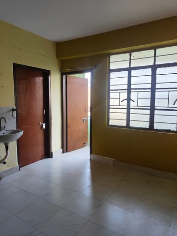 Room in 2 BHK Apartment at Morabadi – for Rent