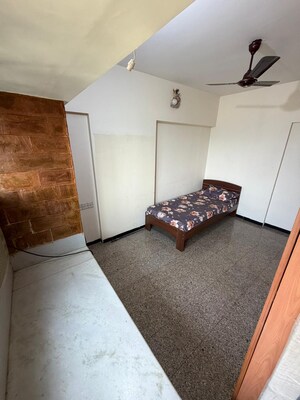 Room in 3 BHK Apartment at Goregaon East – for Sale