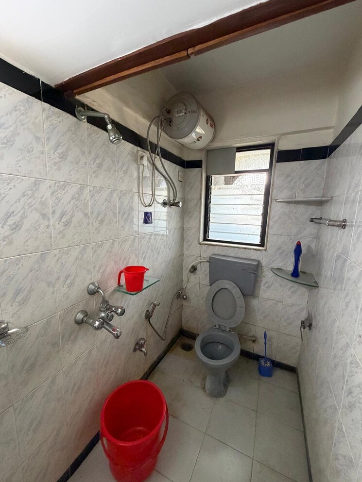 Bathroom, goregaon east 3 Bedroom 880 Sq.Ft. Apartment In Goregaon East Mumbai 9684940