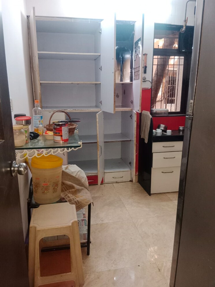 Bathroom, madhuban-apartment-vishnu-nagar 2 Bedroom 680 Sq.Ft. Apartment In Vishnu Nagar Thane 9685007