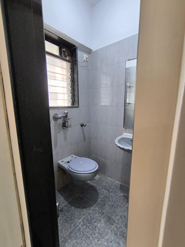 Bathroom, abrol-house 1 Bedroom 450 Sq.Ft. Apartment In Malad West Mumbai 9685001