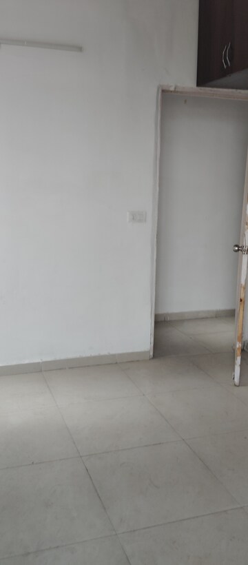 Room in 2 BHK Apartment at Signature Global Signum 107, Sector 107 – for Rent