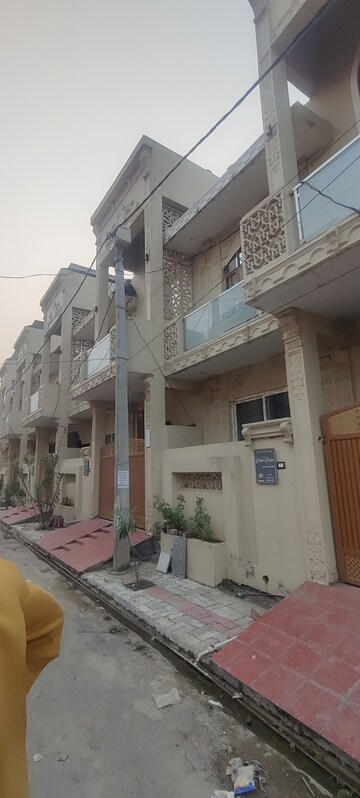 4 BHK Villa – Exterior View View at Safedabad - for Sale
