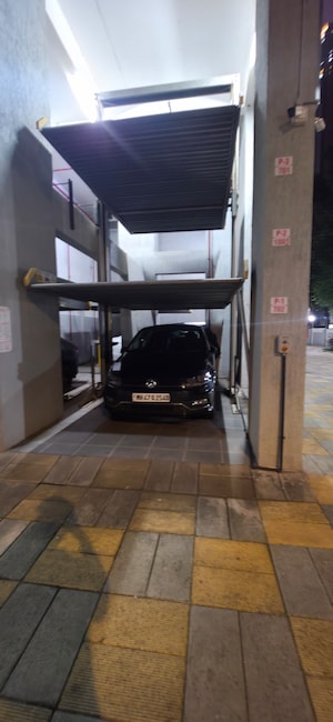 Team Area in 2 BHK Apartment at Acme Complex 2A, Goregaon West – for Sale