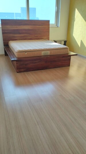 Bedroom in 4 BHK Apartment at DLF Park Place, Sector 54 – for Rent