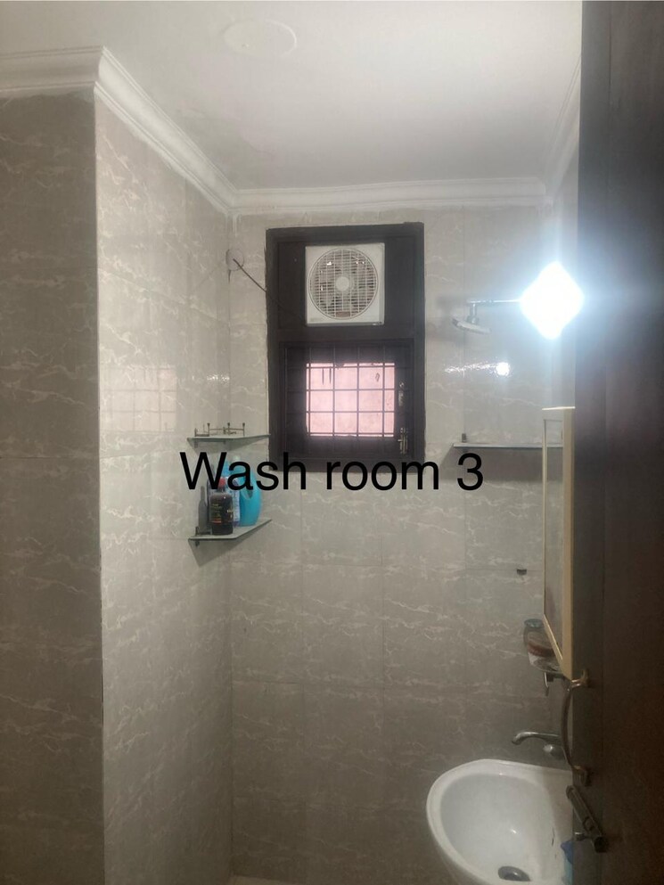 Room, chattarpur 3 Bedroom 110 Sq.Yd. Builder Floor In Chattarpur Delhi 9685266