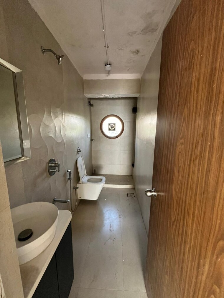 Bathroom, marine-view-chsl 2 Bedroom 900 Sq.Ft. Apartment In Andheri West Mumbai 9685430