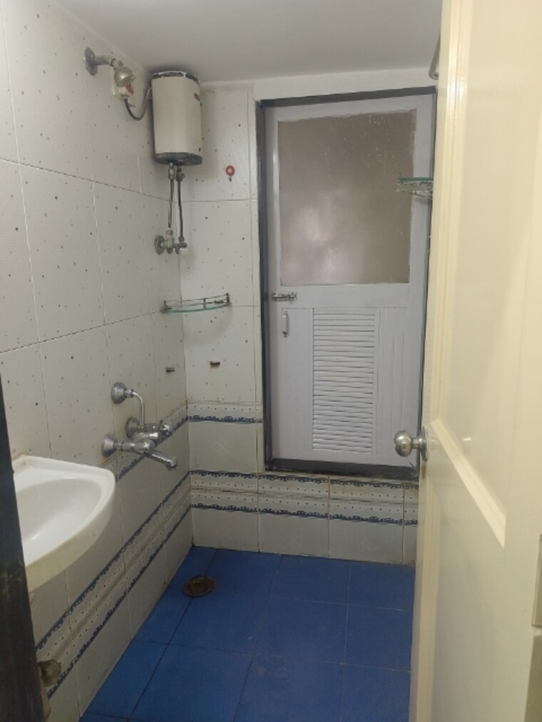 Bathroom, dosti-daffodil 1 Bedroom 410 Sq.Ft. Apartment In Wadala East Mumbai 9685592