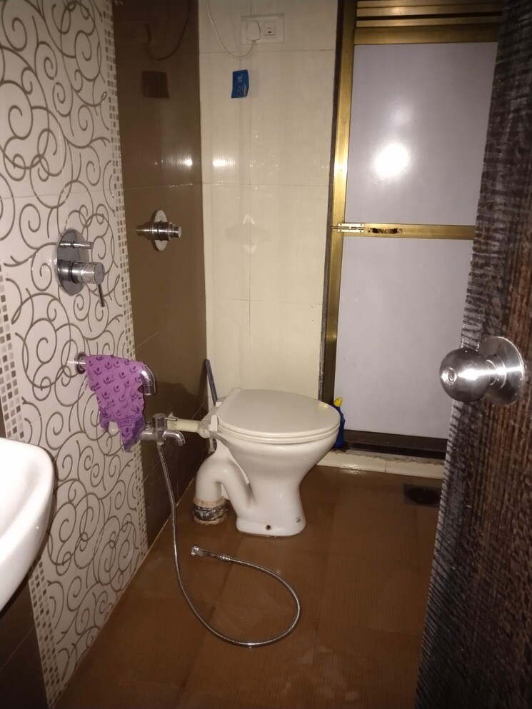 Bathroom, maatoshree-sai-moreshwar-luxuria 3 Bedroom 1655 Sq.Ft. Apartment In Kharghar Sector 18 Navi Mumbai 9685374
