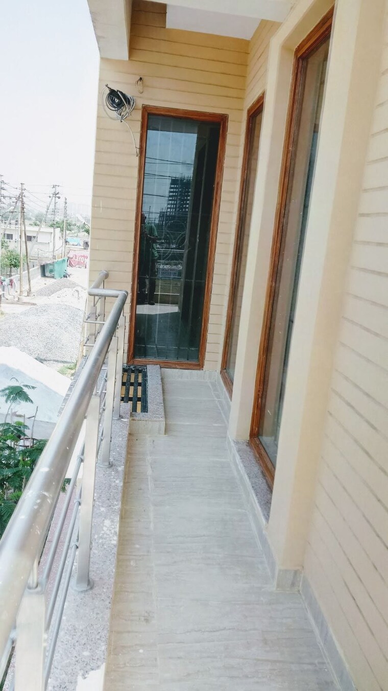 Balcony, sector 116 3 Bedroom 18 Sq.Mt. Builder Floor In Sector 116 Noida 9685742