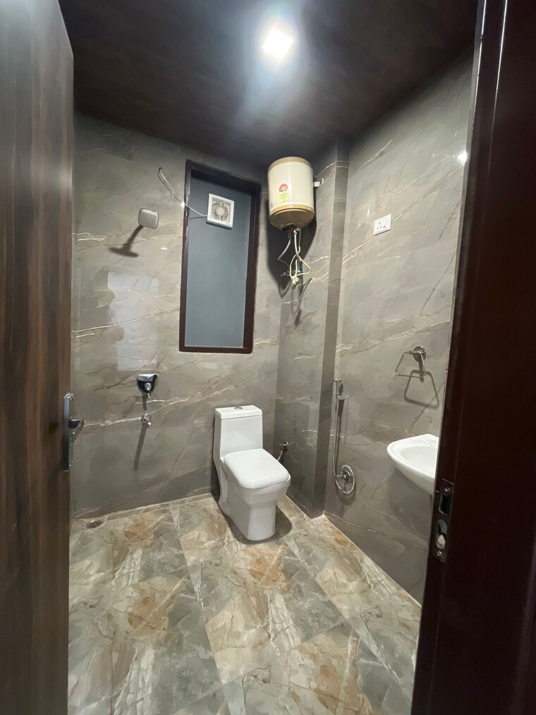 Bathroom, dlf-city-phase-iii 1 RK 320 Sq.Ft. Builder Floor In Sector 24 Gurgaon 9685678