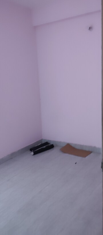 Room in 2 BHK Apartment at Signature Global Signum 107, Sector 107 – for Rent