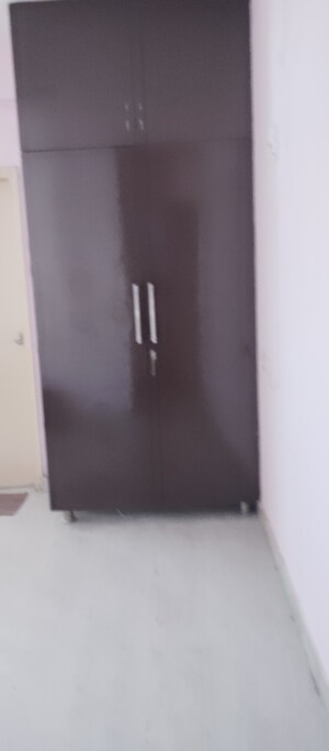 Room in 2 BHK Apartment at Signature Global Signum 107, Sector 107 – for Rent