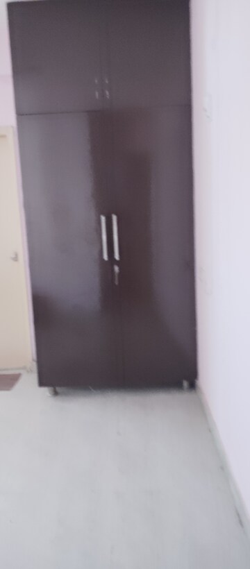 Room in 2 BHK Apartment at Signature Global Signum 107, Sector 107 – for Rent