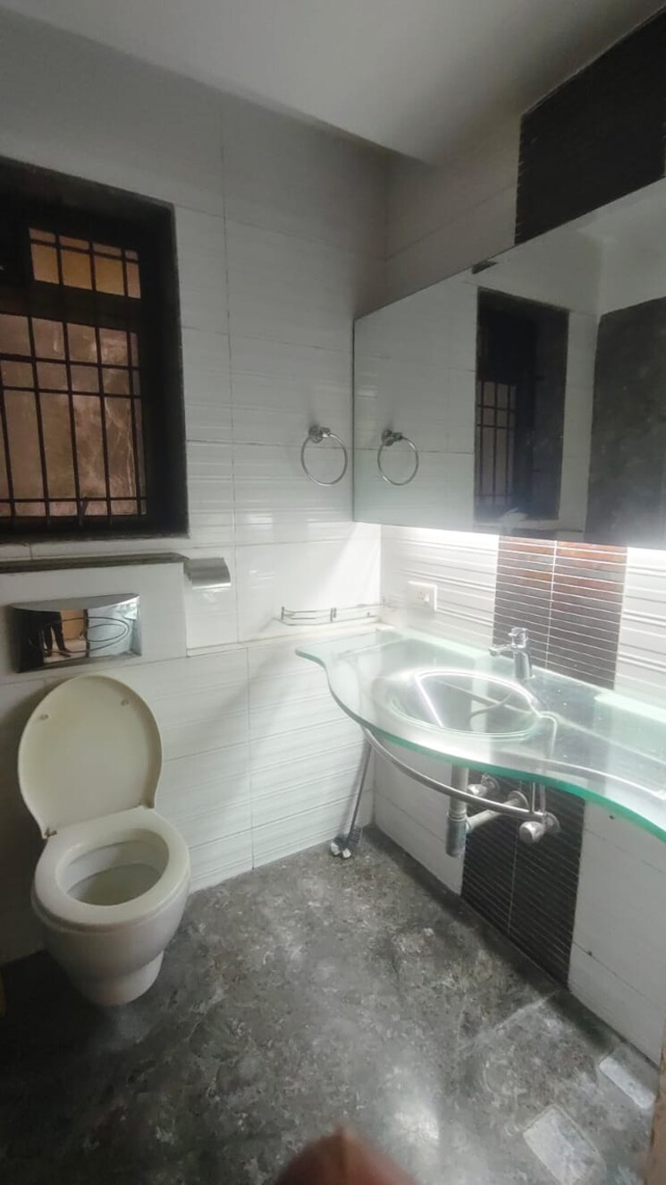 Bathroom, k-raheja-vihar 2 Bedroom 900 Sq.Ft. Apartment In Powai Mumbai 9685889