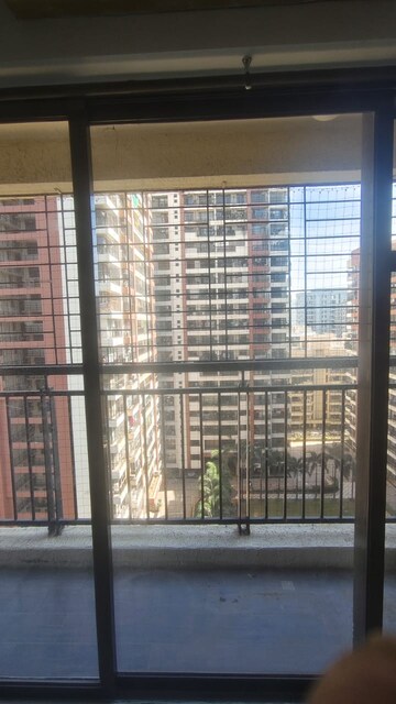 Room in 2 BHK Apartment at K Raheja Vihar, Powai – for Rent