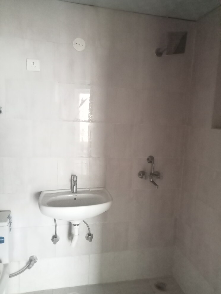 Bathroom, ansal-royal-heritage 2 Bedroom 780 Sq.Ft. Apartment In Sector 70 Faridabad 9685962