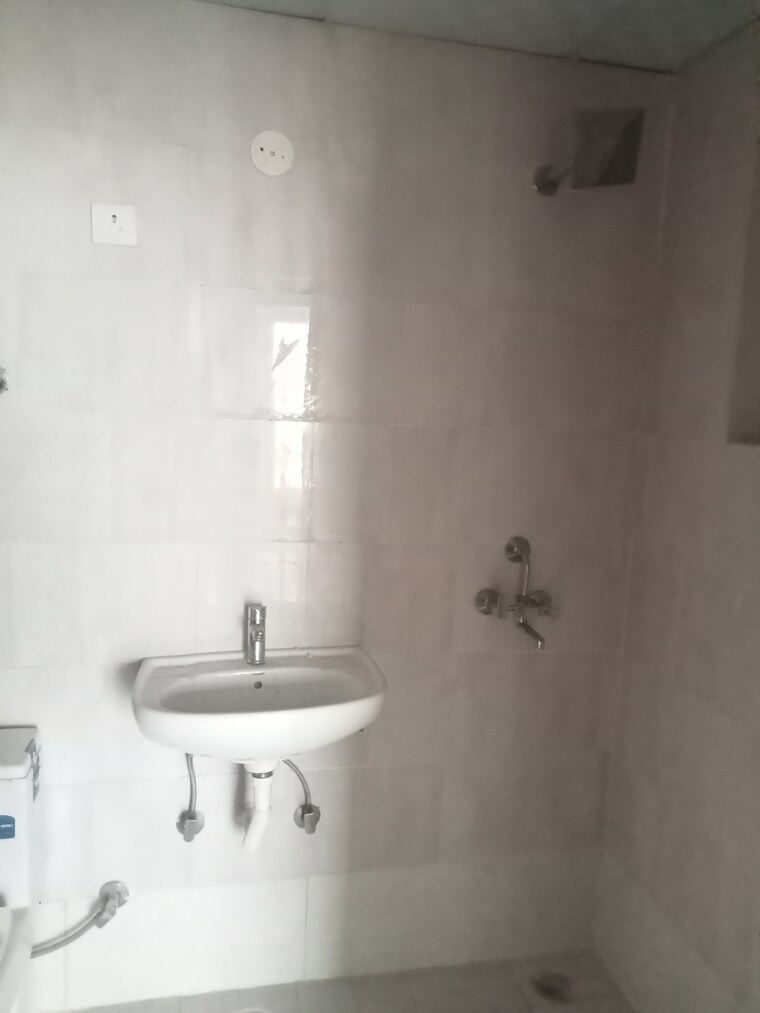 Bathroom, ansal-royal-heritage 2 Bedroom 780 Sq.Ft. Apartment In Sector 70 Faridabad 9685962