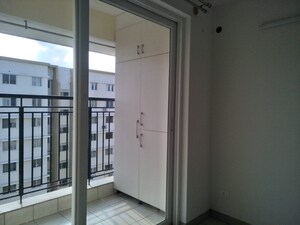 Room in 2 BHK Apartment at Prestige Royale Gardens, Gantiganahalli – for Rent