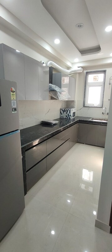 Kitchen in 2 BHK Builder Floor at Sector 40 – for Rent