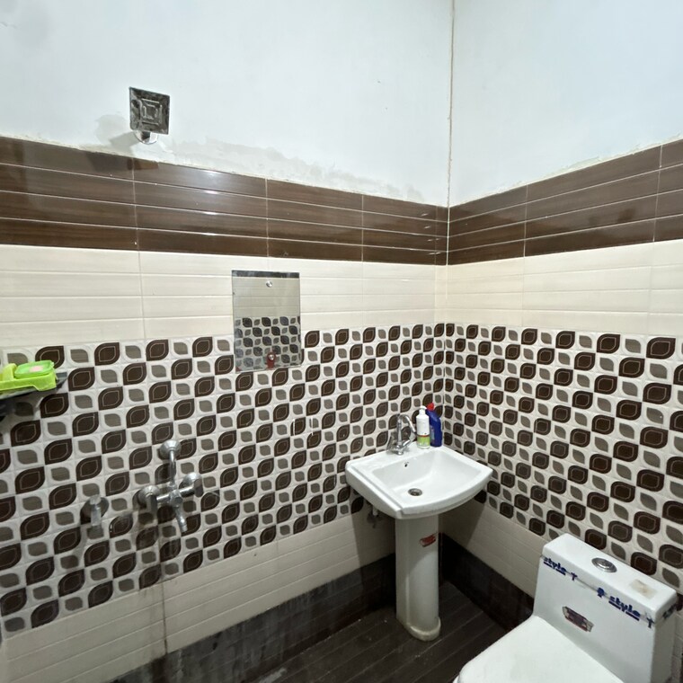 Bathroom, kharar landran road 2 Bedroom 750 Sq.Ft. Apartment In Kharar Landran Road Mohali 9686035