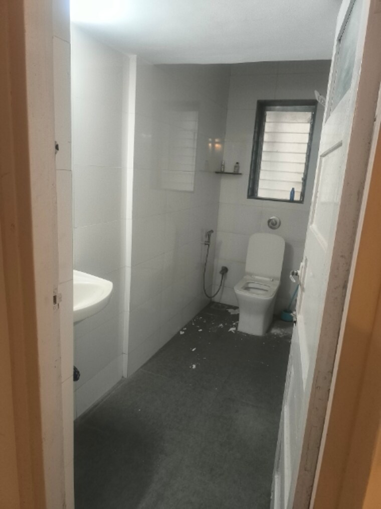 Bathroom, k-raheja-vihar 2 Bedroom 700 Sq.Ft. Apartment In Powai Mumbai 9686123