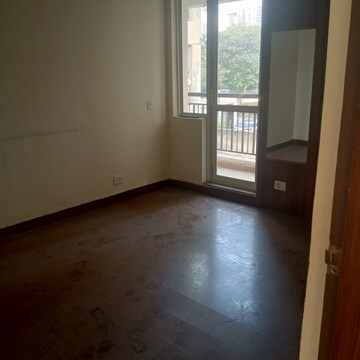 Room in 3 BHK Apartment at Jaypee Greens Kosmos, Sector 134 – for Sale