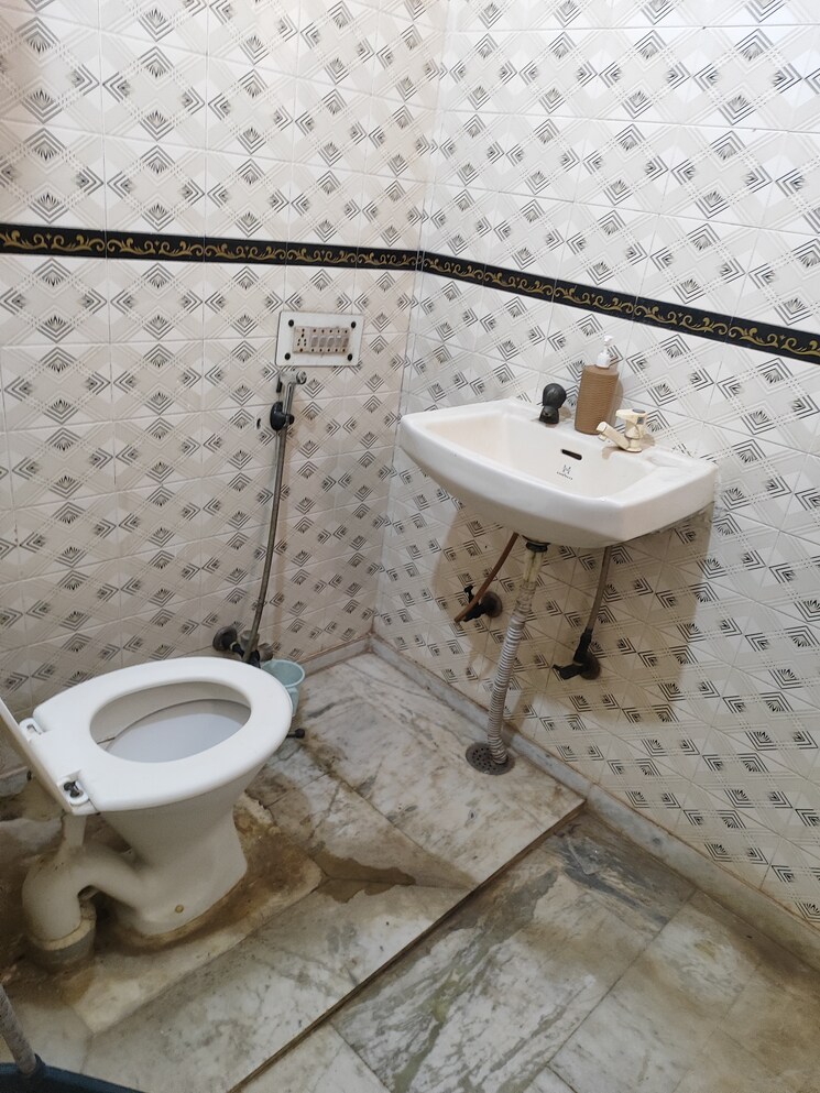 Bathroom, awho-brahmaputra-apartments 1 RK 410 Sq.Ft. Apartment In Sector 29 Noida 9686037