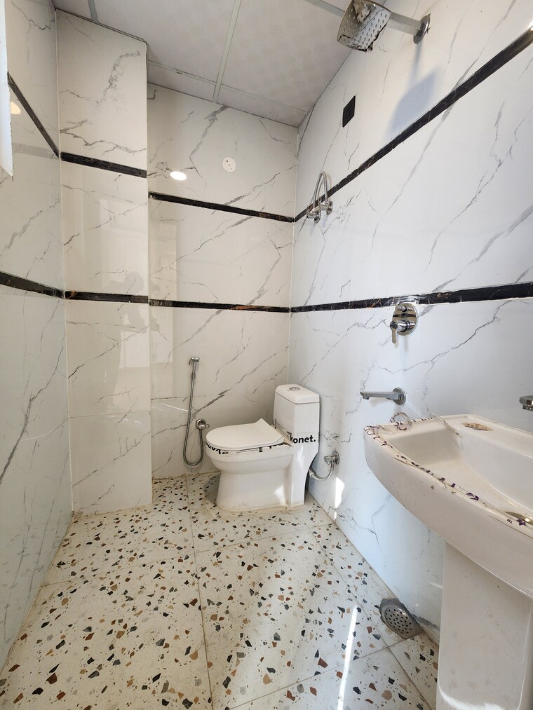 Bathroom, chattarpur 3 Bedroom 1150 Sq.Ft. Builder Floor In Chattarpur Delhi 9686064
