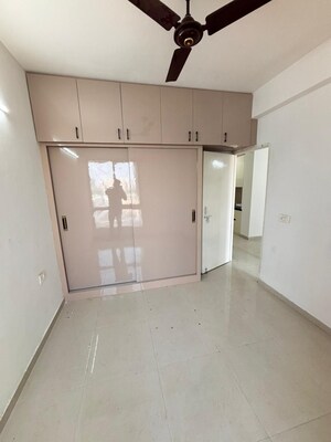 Room in 2 BHK Apartment at Signature The Millennia 2, Sector 37d – for Rent