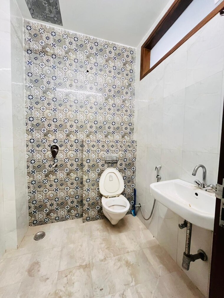 Bathroom, sector 46 3 Bedroom 2250 Sq.Ft. Builder Floor In Sector 46 Gurgaon 9686085