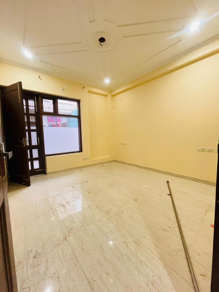 Room, sector 46 3 Bedroom 2250 Sq.Ft. Builder Floor In Sector 46 Gurgaon 9686085