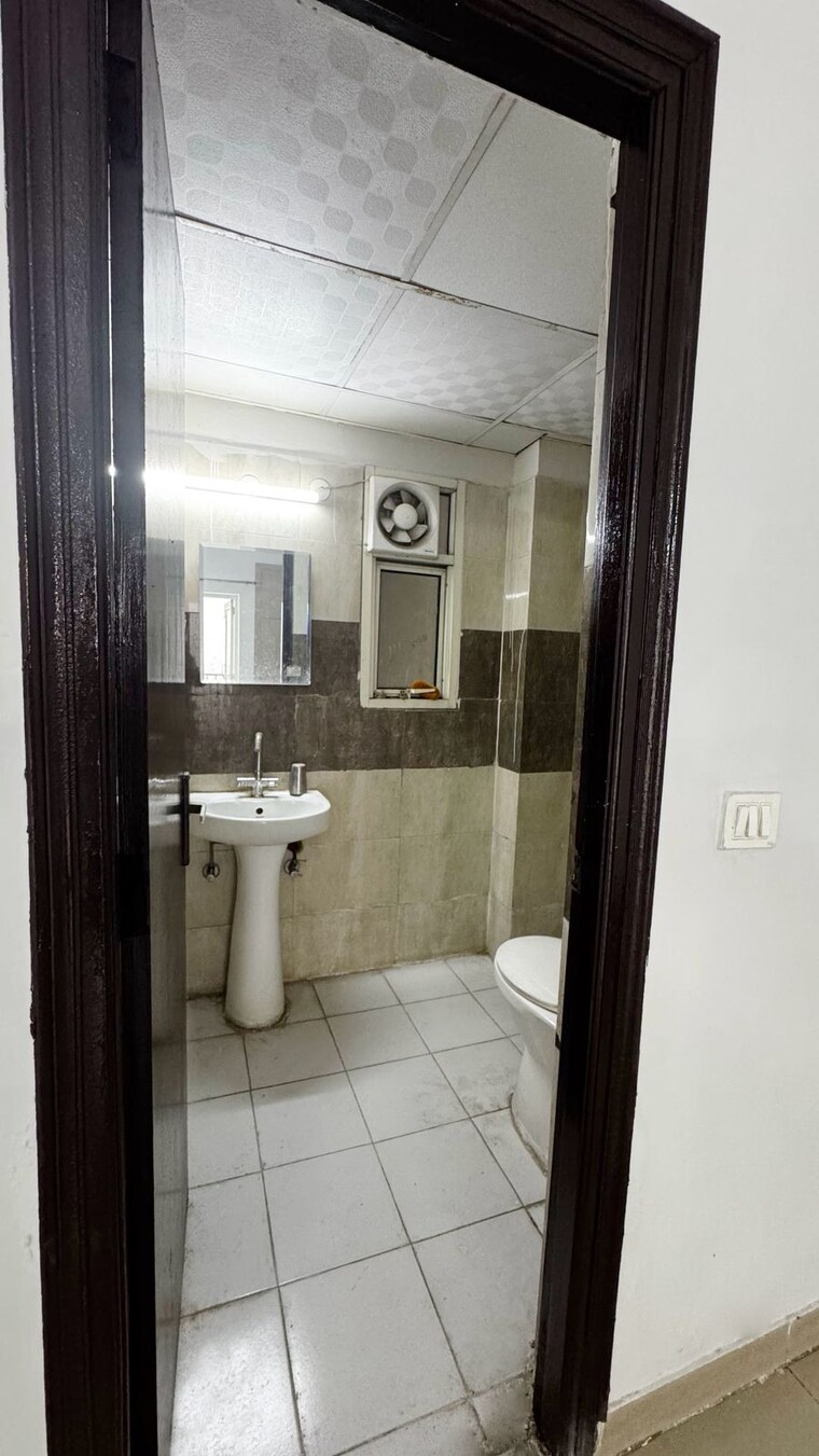 Bathroom, rg-luxury-homes 2 Bedroom 1229 Sq.Ft. Apartment In Sector 16b Greater Noida Greater Noida 9686094