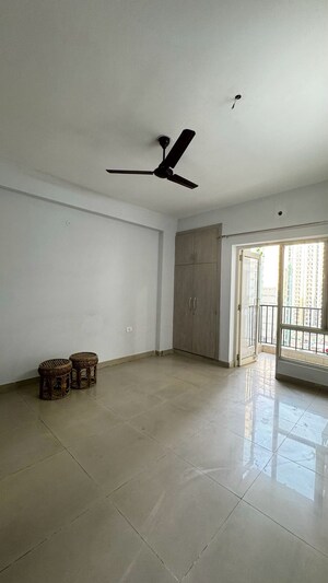 Room in 2 BHK Apartment at RG Luxury Homes, Sector 16b Greater Noida – for Rent