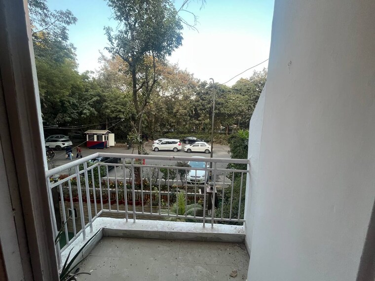 Balcony, vasant kunj 3 Bedroom 1500 Sq.Ft. Apartment In Vasant Kunj Delhi 9686108