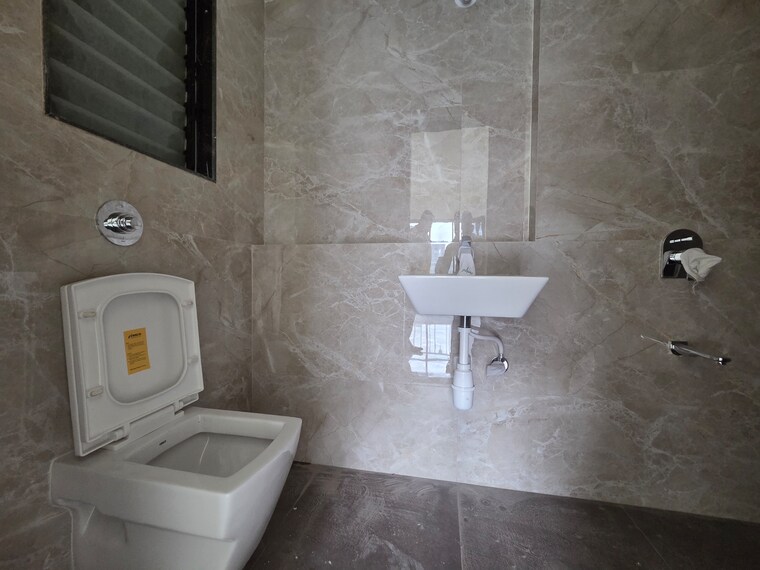 Bathroom, goregaon west 2 Bedroom 657 Sq.Ft. Apartment In Goregaon West Mumbai 9686145