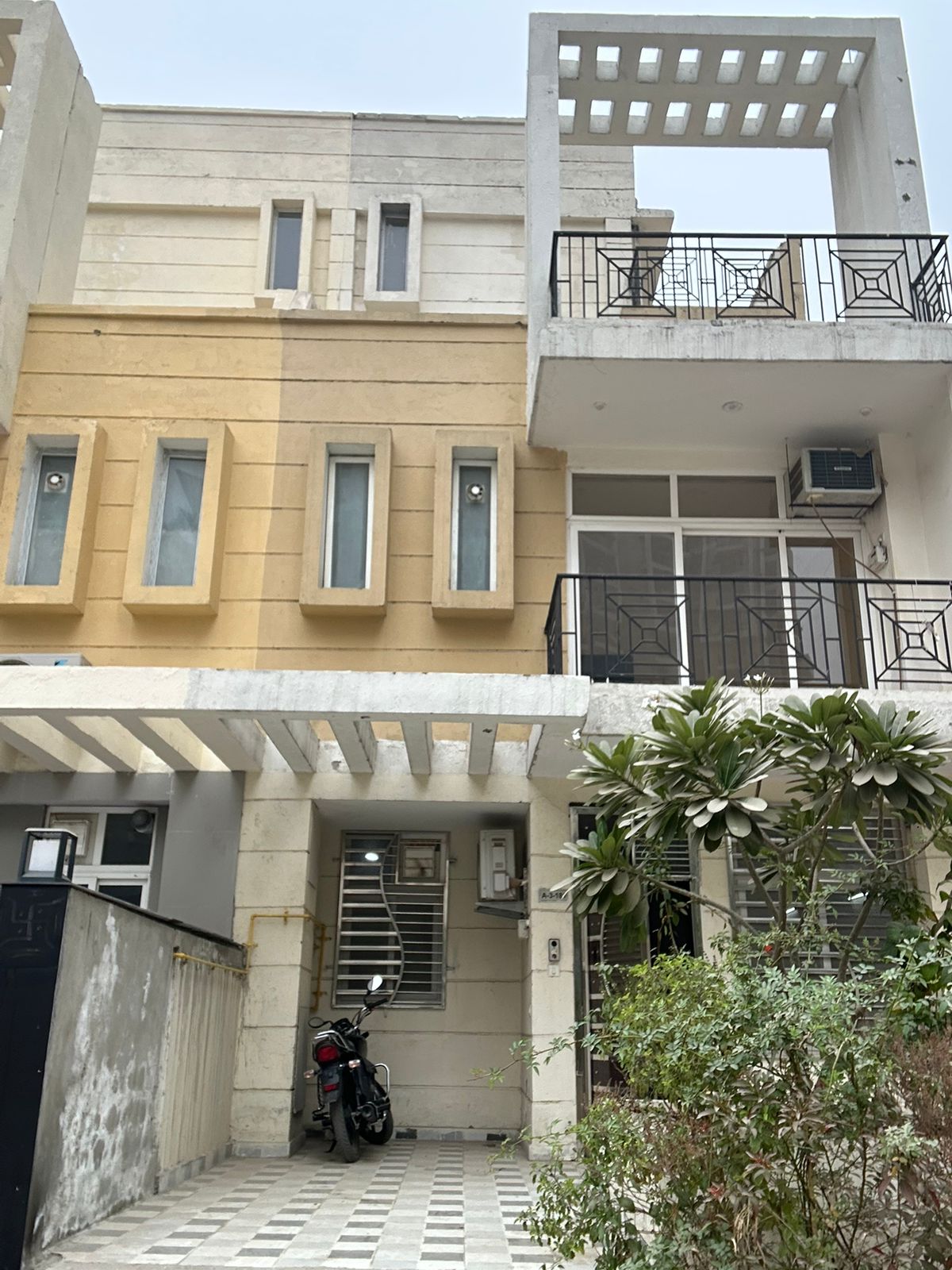 3.5 BHK + Servant Room 1690 Sq.Ft. Villa in Amrapali Dream Valley